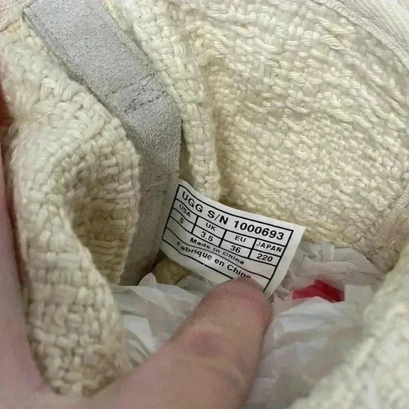 Ugg  size 5 lace up boots - Picture 8 of 8